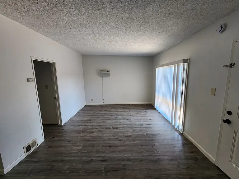 417 N Bush St — Photo 5