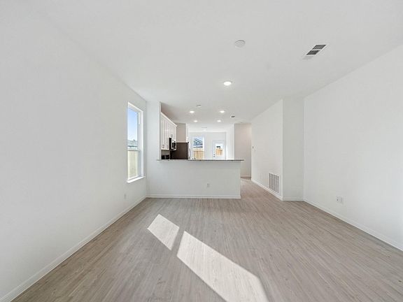 4th image of 21618 Fox Gully Ln