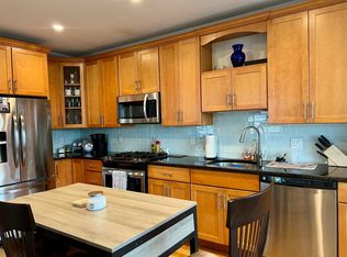 558 E 6th St #3, Boston, MA 02127