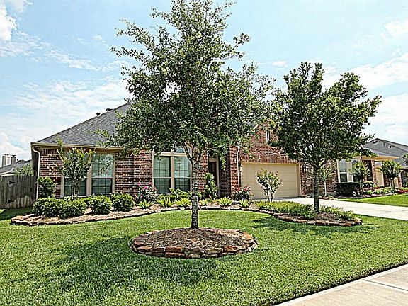 ATTRACTIVE CURB APPEAL AND A COVERED ENTRY WELCOME YOU HOME