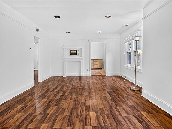 3rd image of 909 Decatur St