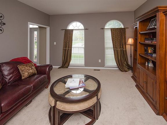 4th image of 788 Princeton Ln