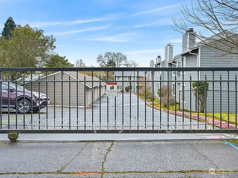 3 bed, 2.0 bath, 1000 sqft, $1,850 — Photo 3