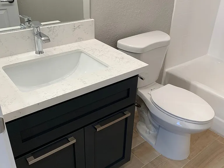 642 W. Maple Ave. Apts. — Photo 11