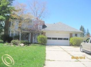 5346 Pond Bluff Dr, West Bloomfield, MI