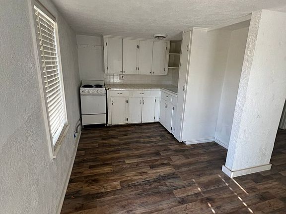 3rd image of 257 1/2 College Dr