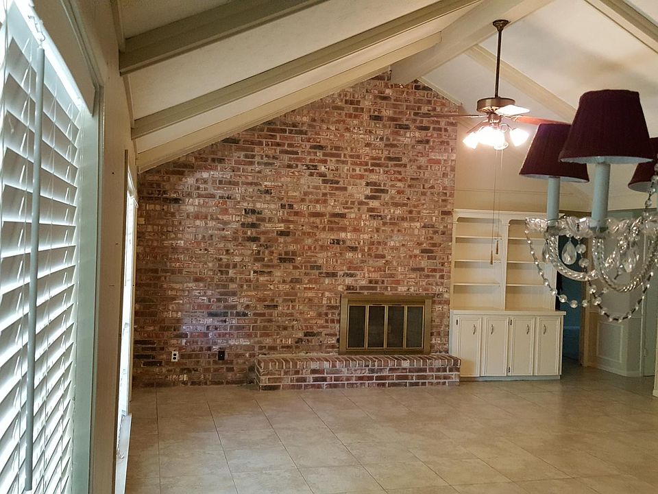 2nd image of 105 King Arthur St