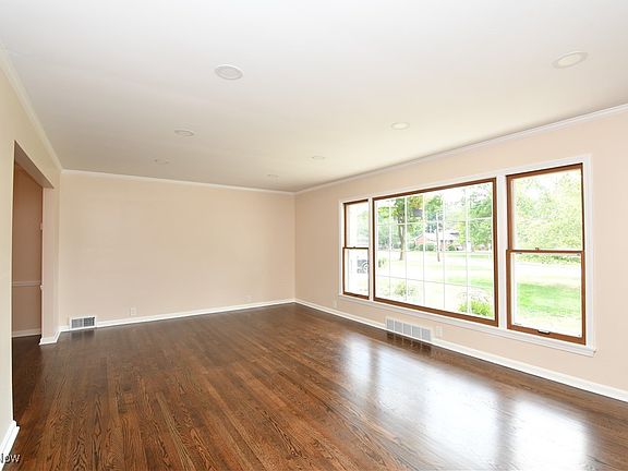 4th image of 5339 W Mill Dr