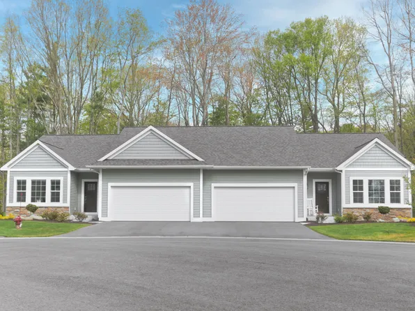 76 Blue Violet Ln #91, Comstock Park, MI 49321