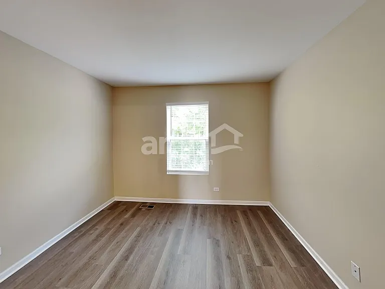 509 Springbrook Trl N — Photo 16