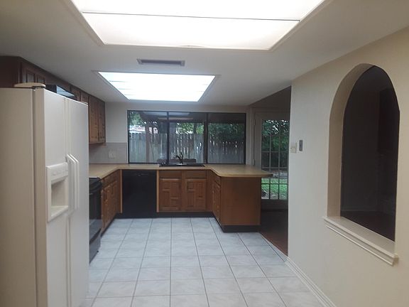 4th image of 5107 Karenbeth Dr