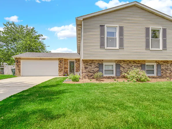 2301 Eisenhower Ave, Valparaiso, IN 46383
