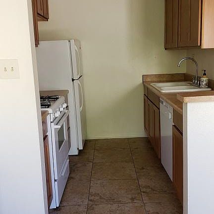 4th image of 3828 N 32nd St Unit 221
