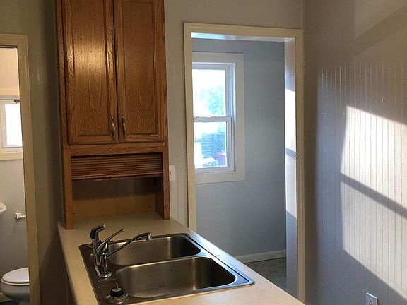 3rd image of 1340 Anderson Pl NW