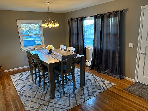 3rd image of 261 Circle Dr