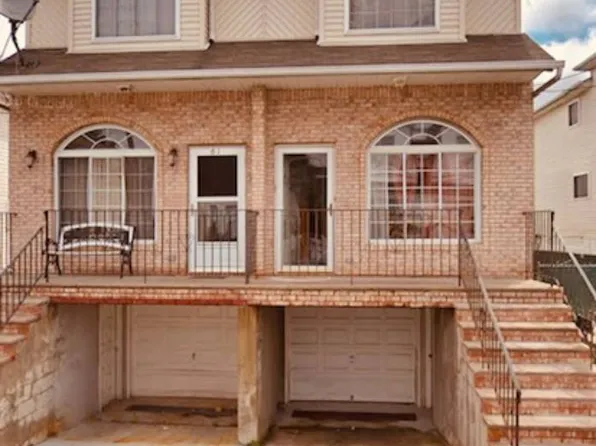 63 Post Ln, Staten Island, NY 10303