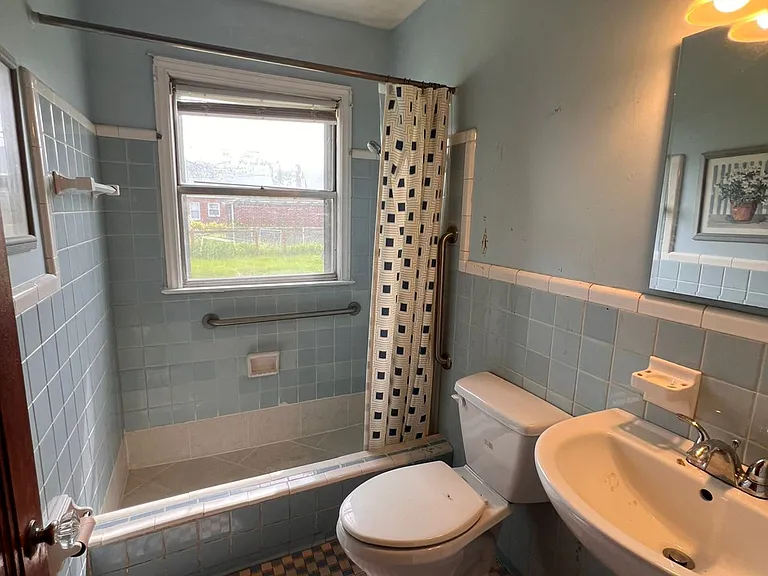 20418 Wexford St — Photo 5