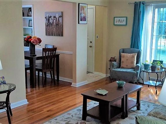 3rd image of 24124 Hedgewood Ave