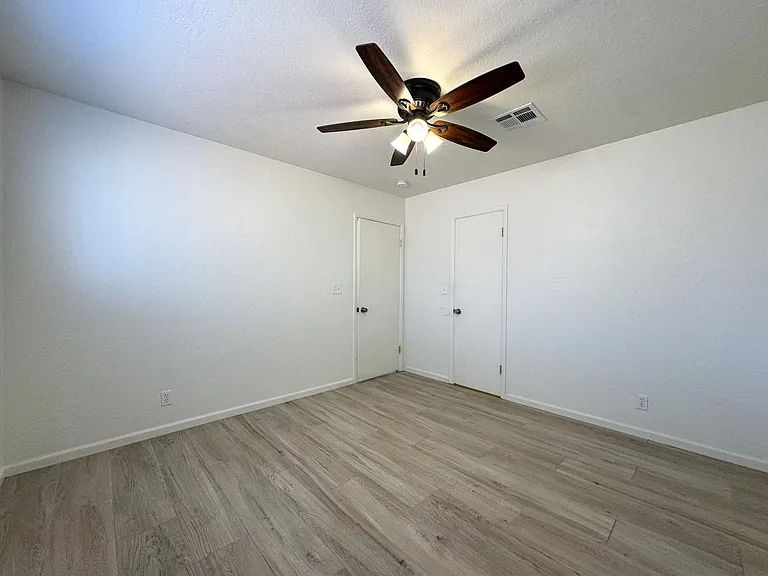 4426 N 85th St — Photo 36