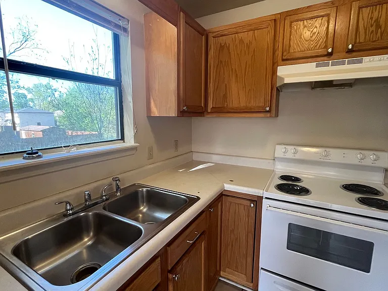 605 N Greenwich Ave — Photo 6