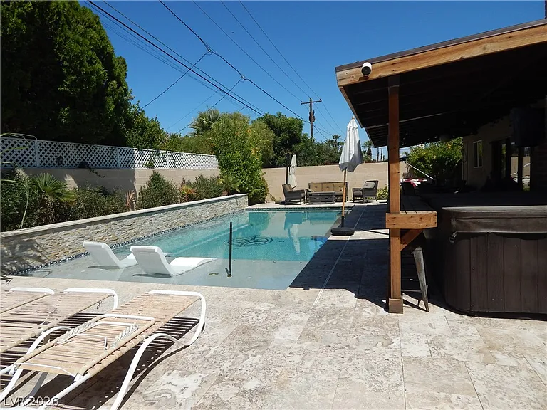 2712 W Oakey Blvd — Photo 20