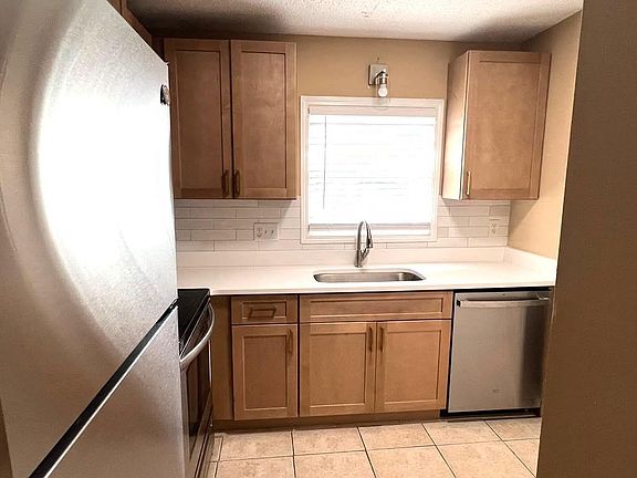 4th image of 872 Baltimore Pl SW