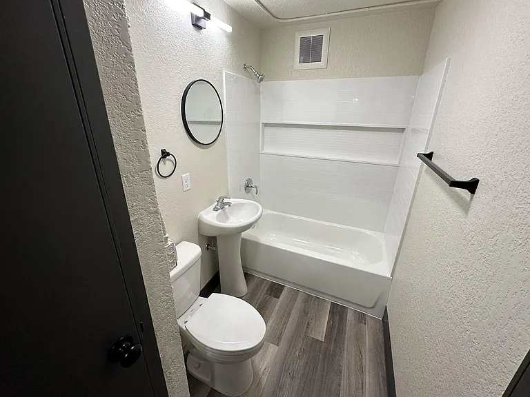 1020 N 2nd St #8 — Photo 5