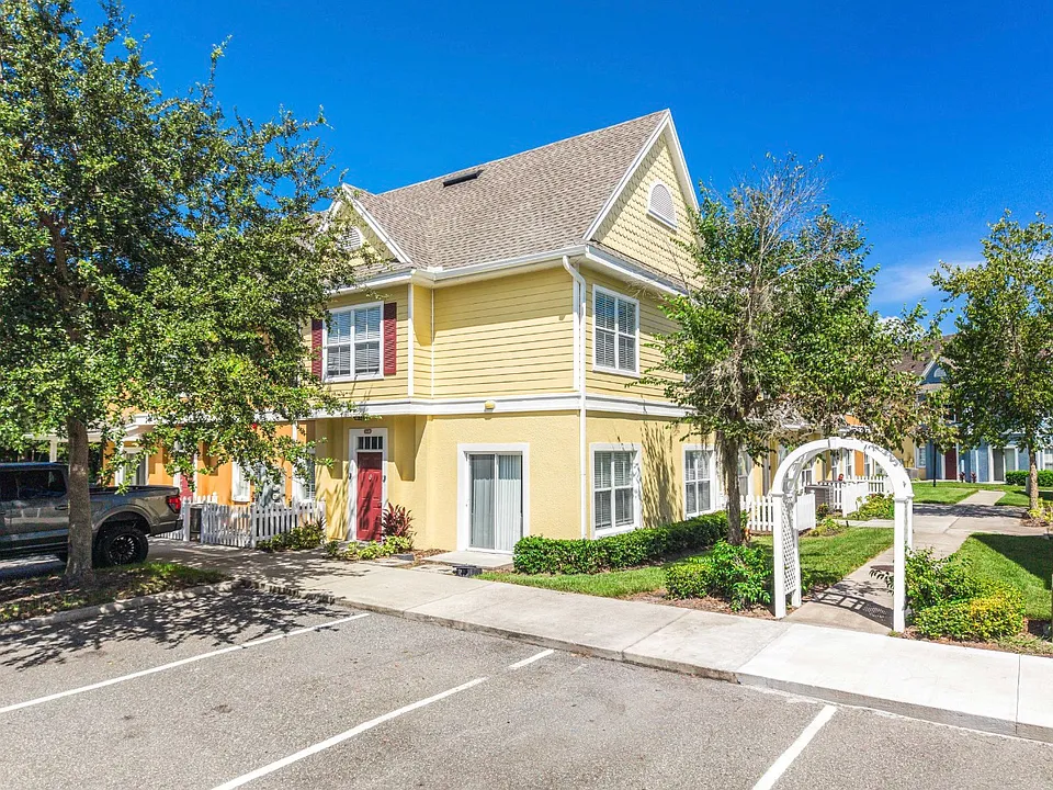 4010 Santa Maria Dr #102