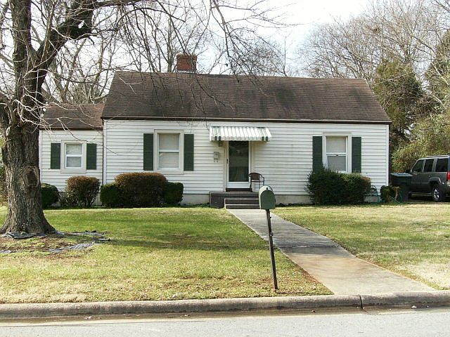 1st image of 251 Country Club Dr