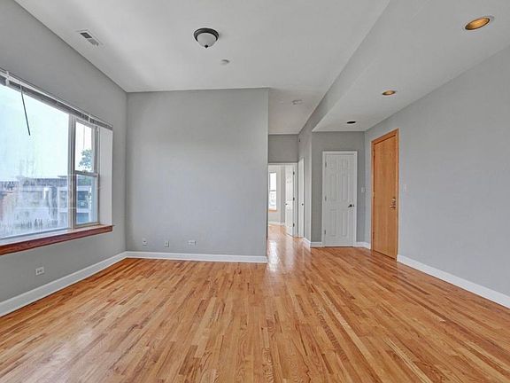 3rd image of 1456 N Fairfield Ave APT 3