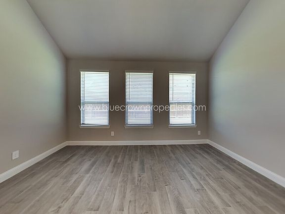 3rd image of 1024 Meadowlark Ave