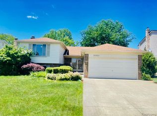 38921 Sturbridge Dr, Sterling Heights, MI 48310