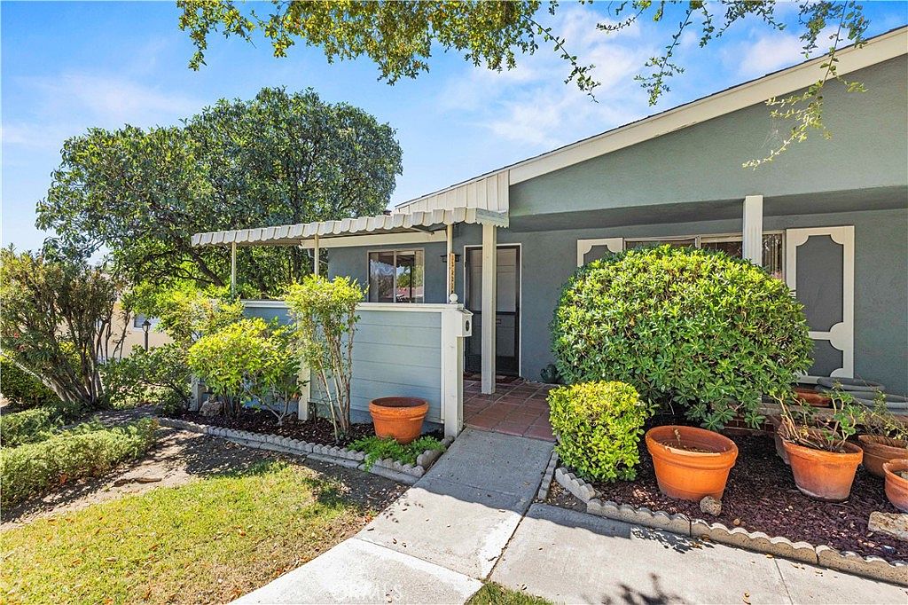 19231 Avenue Of The Oaks Unit A — Friendly Valley Golf Course