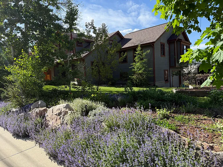 651 College Ave — Photo 2