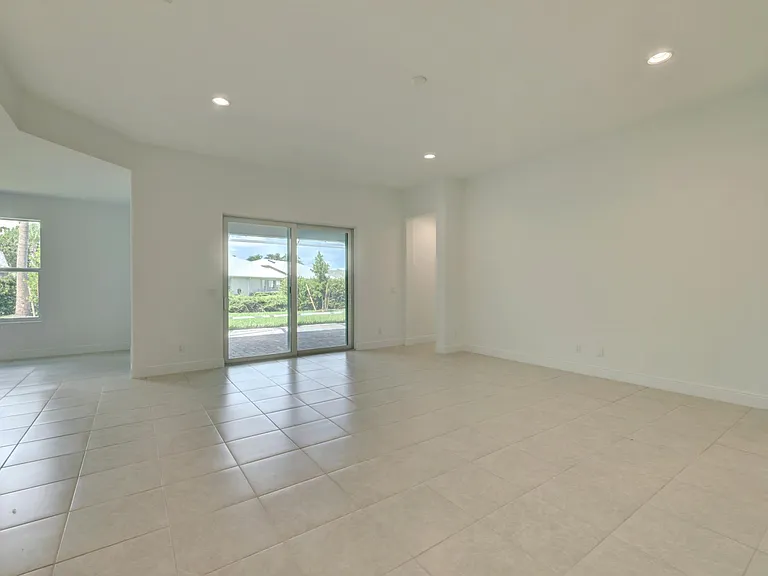 2466 SE Robin Cir — Photo 7
