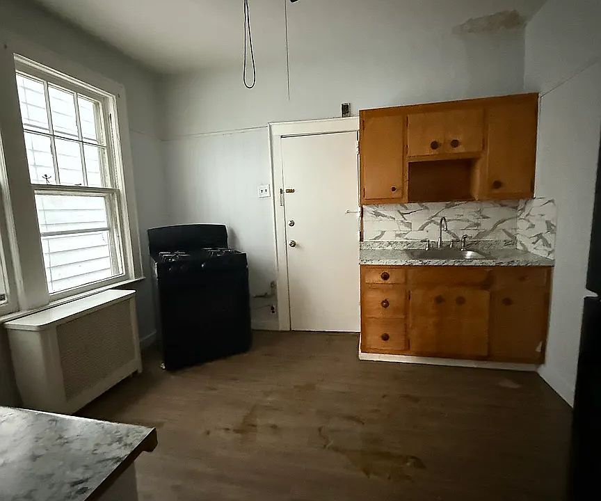 1st image of 10-12 McKay Ave #6C