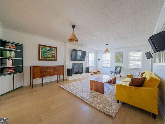 5th image of 4354 Riverside Dr SW