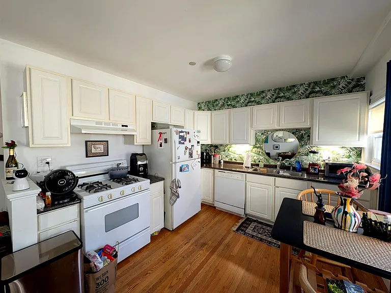 33 Roberts Rd #2L — Photo 1