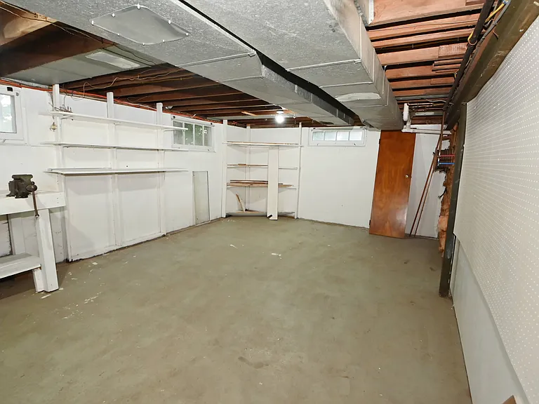 56 West St — Photo 40