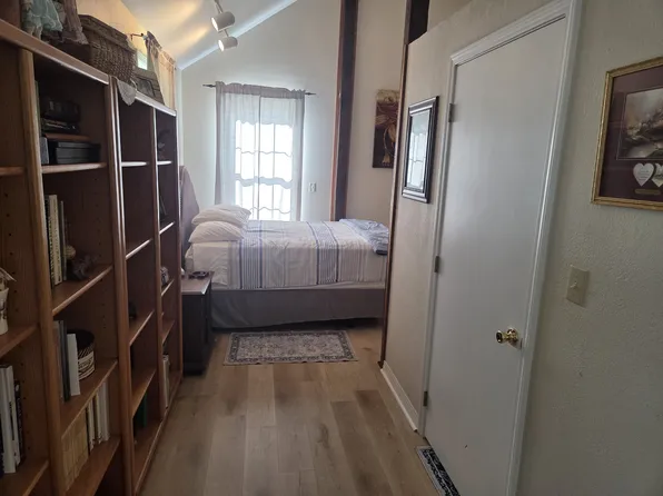 259 Skyline Dr, Greers Ferry, AR 72067