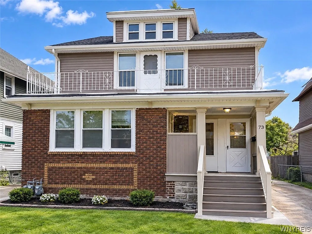 3 bed, 1.0 bath, 2324 sqft, $1,700 — Photo 1