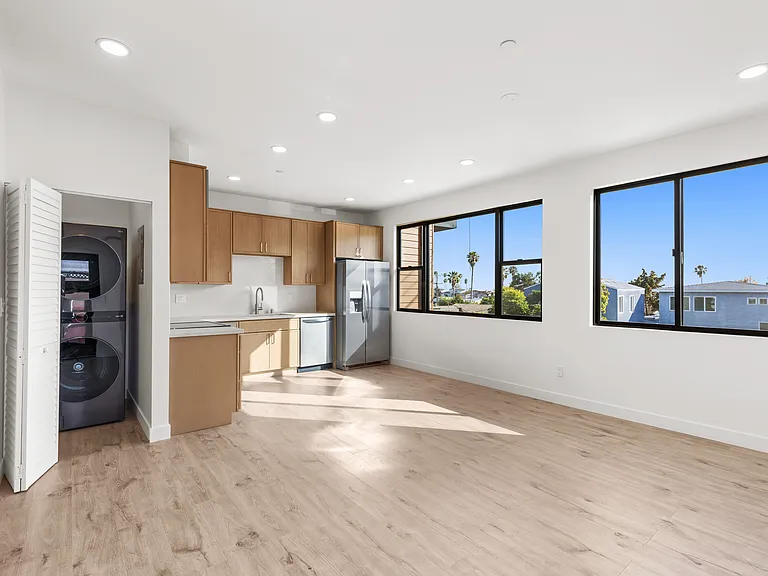 3248 Clairemont Dr #3 — Photo 4