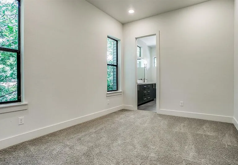 4633 Manett St — Photo 14