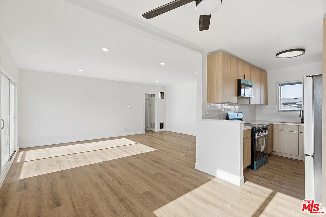 3401 Ocean Park Blvd — Photo 1