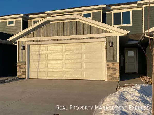 5822 S Whisper Creek Pl, Sioux Falls, SD 57108