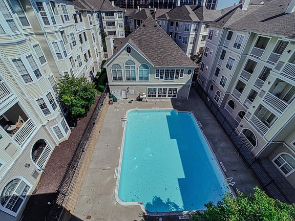4th image of 5702 Cambridge Dr #1