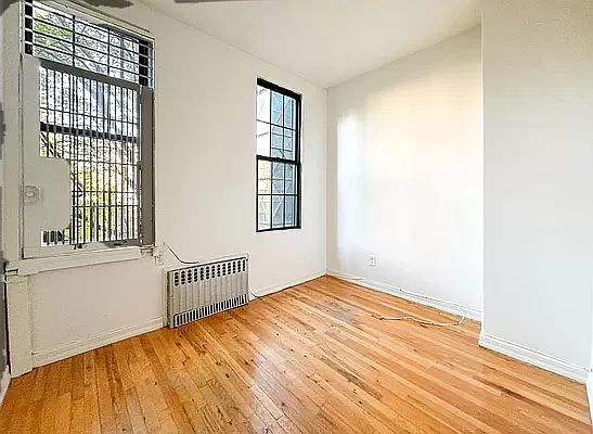 2nd image of 242 Melrose St APT 2R