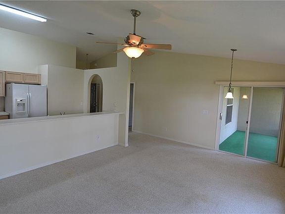 3rd image of 658 Villa Ct