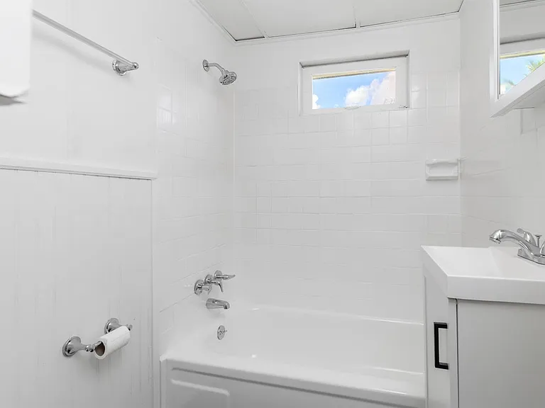 204 Conniston Rd #UPSTAIRS — Photo 9
