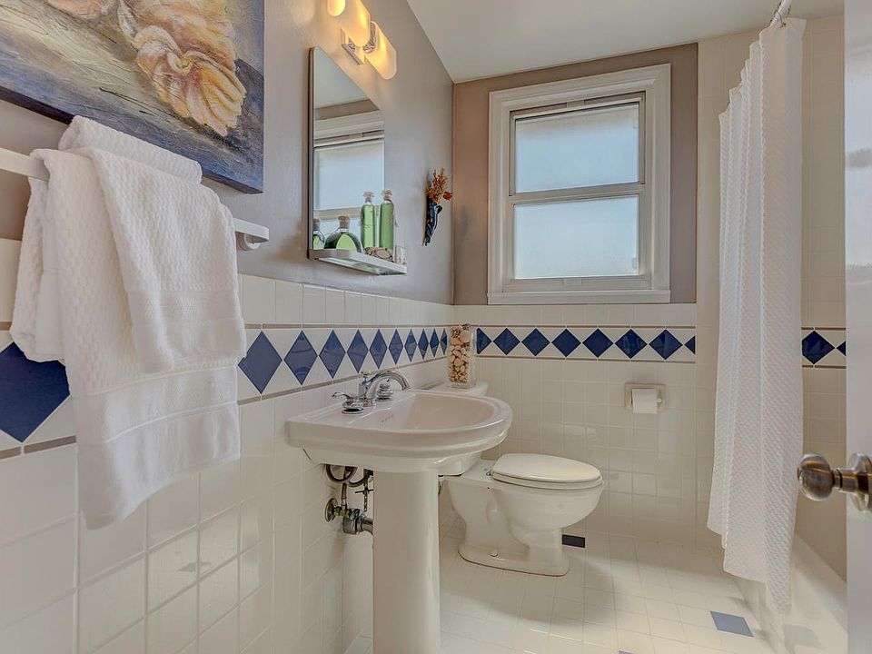 2nd image of 727 Magnolia Ave